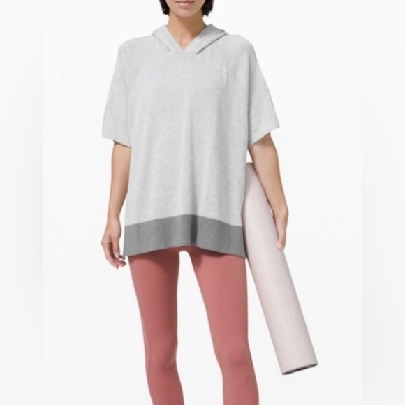 Lululemon Opened Up Poncho
DESIGNED FOR ON THE MOVE Size M/L - Picture 4 of 13